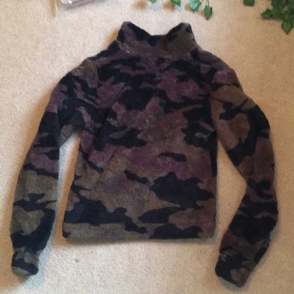 Girls Xs sweater with pockets turtleneck - Picture 3 of 4